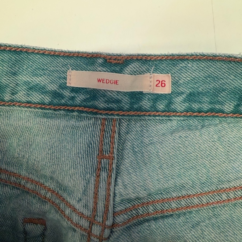 Levi’s High Rise Distressed Blue Jeans - Picture 4 of 7